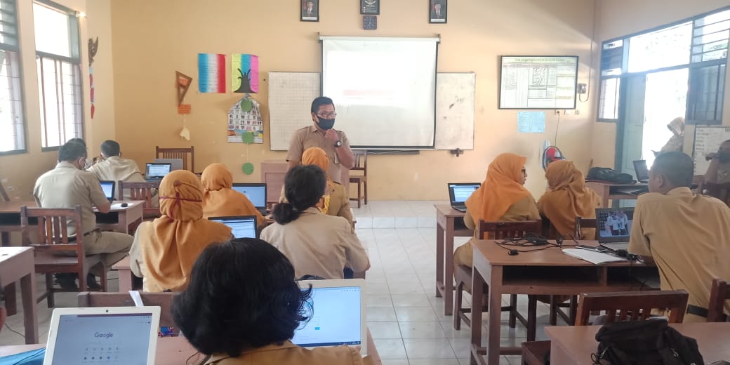 WORKSHOP PEMBELAJARAN MENGGUNAKAN BLOG SEBAGAI E-LEARNING